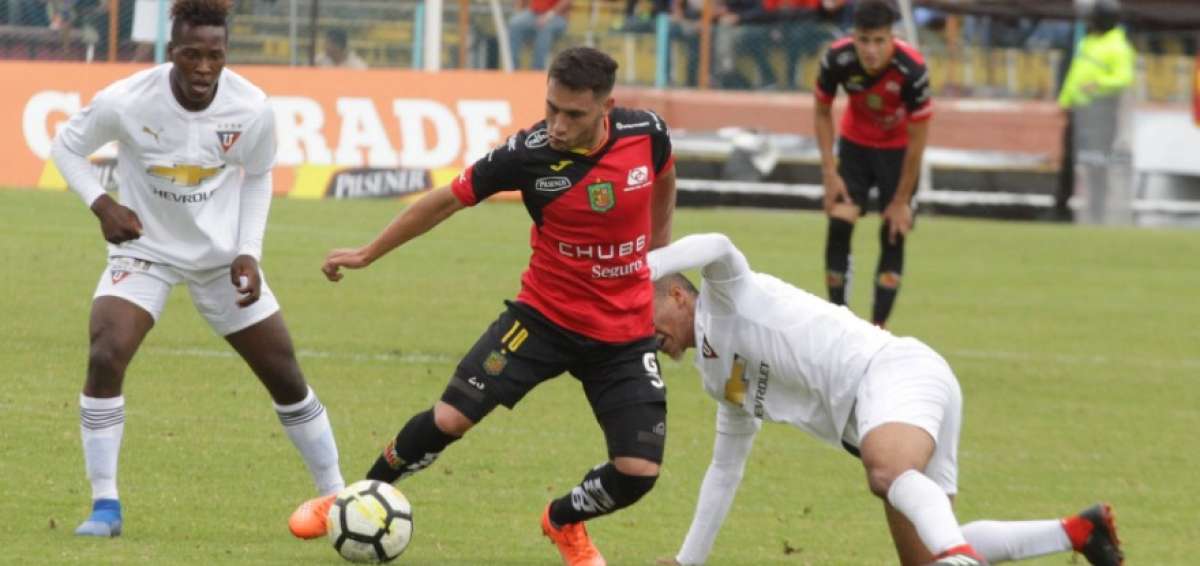 Deportivo Cuenca revierte el marcador ante Liga de Quito sobre el final