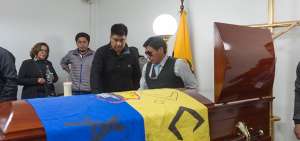 En la tarde de ayer los restos de &Eacute;dison, exestudiante del Mej&iacute;a, recibieron cristiana sepultura en el Camposanto de Santa Rosa.
