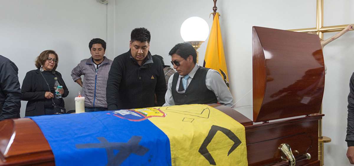 En la tarde de ayer los restos de &Eacute;dison, exestudiante del Mej&iacute;a, recibieron cristiana sepultura en el Camposanto de Santa Rosa.