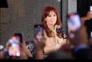 En Argentina, la Corte Suprema de Justicia confirmó este martes que la exmandataria Cristina Fernández debe ir seis años a prisión por asociación ilícita.