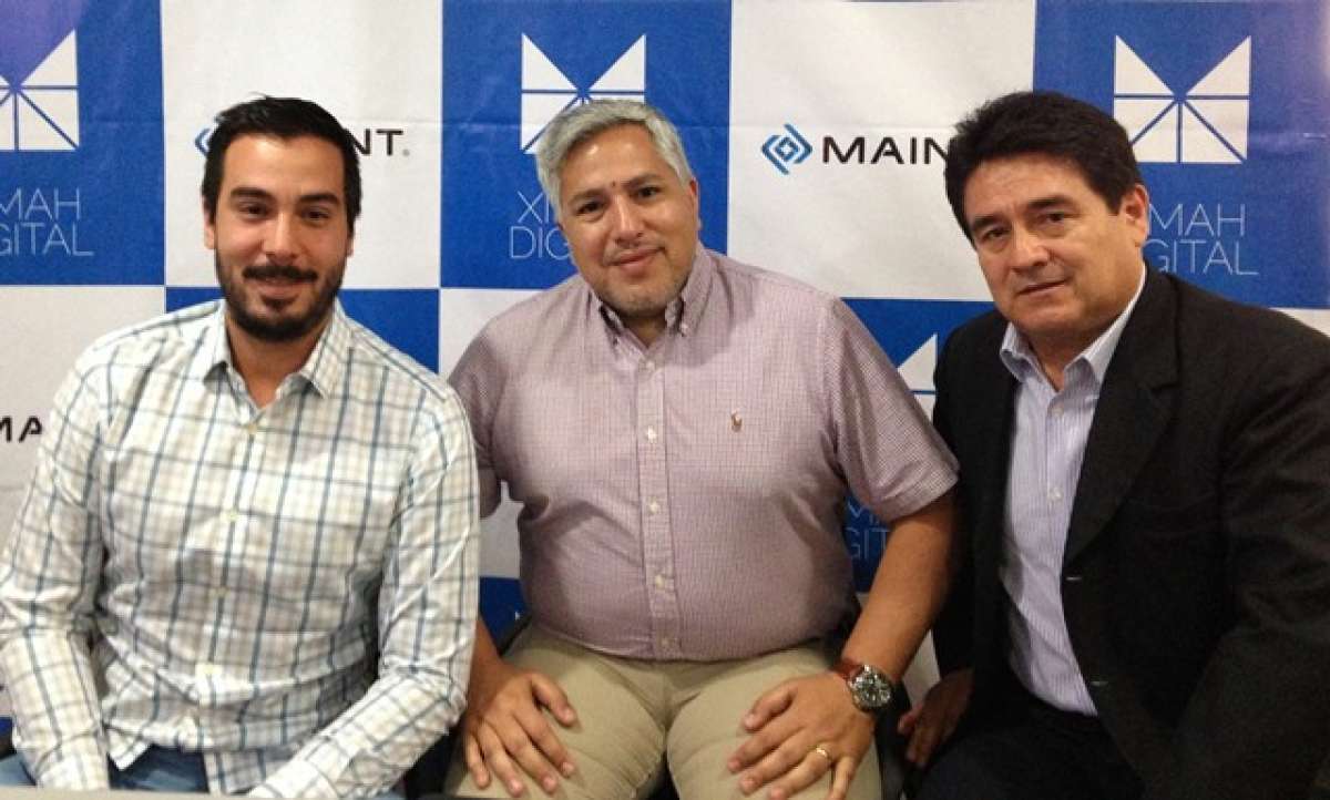 Juan Carlos Vascones (i), gerente General de Ximah; Javier Sarmiento  (c), presidente de Ximah y Jorge Brito, gerente de Negocios de Maint, participaron en el anuncio. Foto: H&eacute;ctor Marcillo / El Tel&eacute;grafo