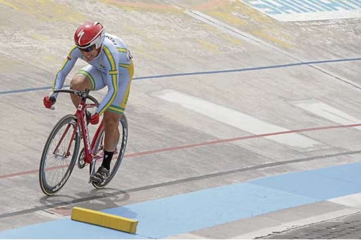 Carlos Farah, ciclista de El Oro, consigui&oacute; el mejor tiempo en la final de los 500 metros con un tiempo de 33.932 segundos. Jorge Carrera lleg&oacute; segundo. Foto: Santiago Aguirre.