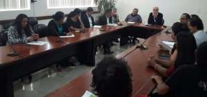 Jorge Oviedo, subsecretario del Ministerio del Ambiente, recibi&oacute; a los  miembros de la organizaci&oacute;n. 