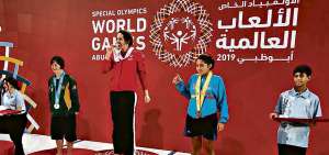 La nadadora Diana Ibujes (der.), oriunda de Imbabura, se ubic&oacute; tercera en los 400 metros libres y se colg&oacute; la medalla de bronce.
