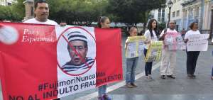 En el centro de Guayaquil se reunieron ciudadanos para exigir que el exmandatario peruano regrese a prisi&oacute;n.