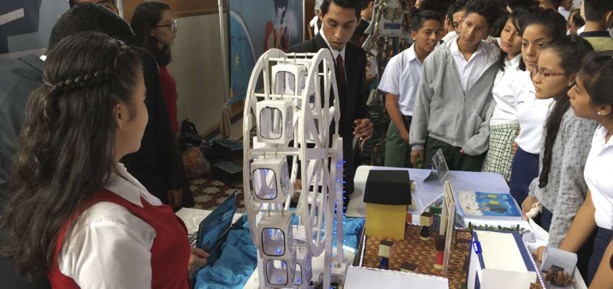 Los ganadores fueron los estudiantes del colegio Provincia del Tungurahua con su proyecto de la mini La Perla. 