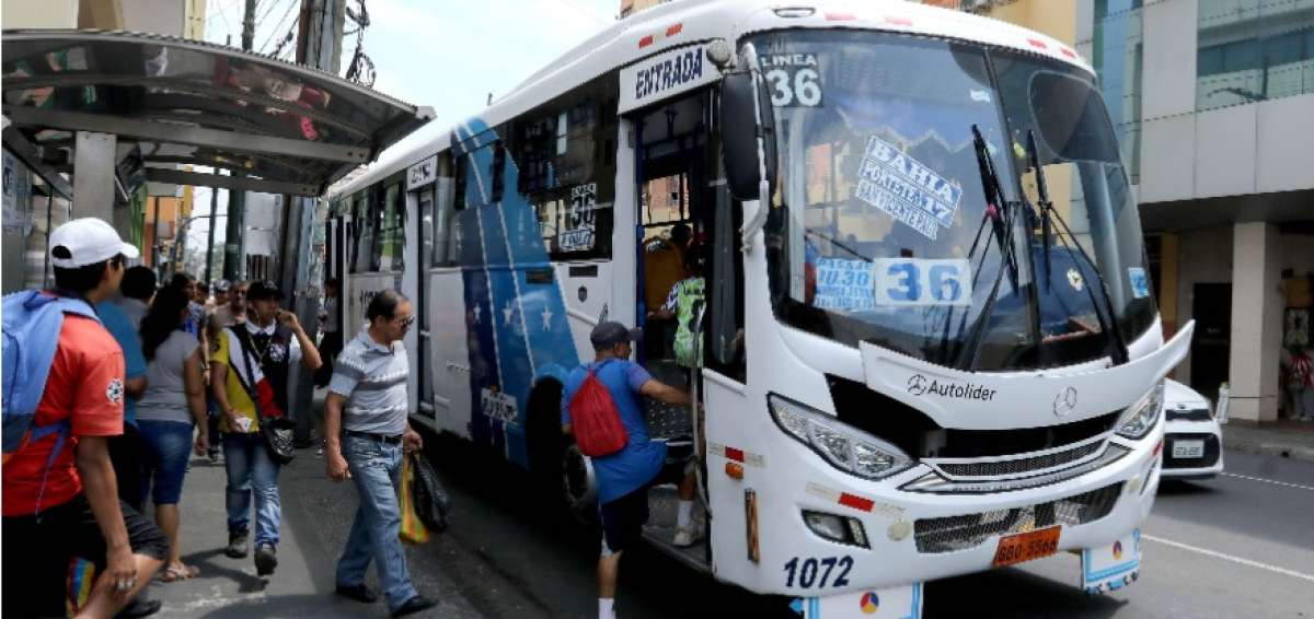 Conductores de buses en Guayaquil circulan con temor a disturbios
