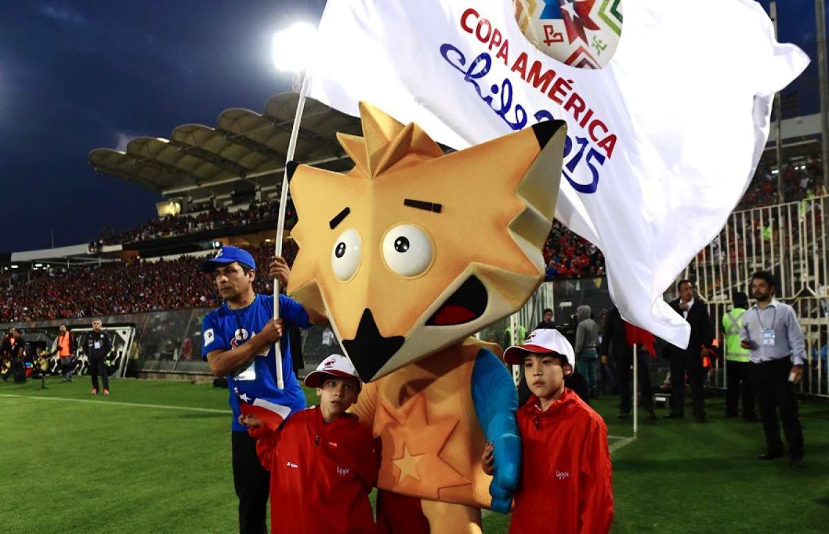 La mascota del certamen est&aacute; representada por un zorro. Foto: Agencia AFP