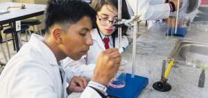 En las &uacute;ltimas pruebas Ser Bachiller, los alumnos del BI alcanzaron un promedio de 9,8, mientras que los graduados en el BGU obtuvieron 7,78 y los del Bachillerato T&eacute;cnico llegaron a 7,45. En la actualidad, 266 centros, entre p&uacute;blicos y privados, ofertan este sistema en el pa&iacute;s.