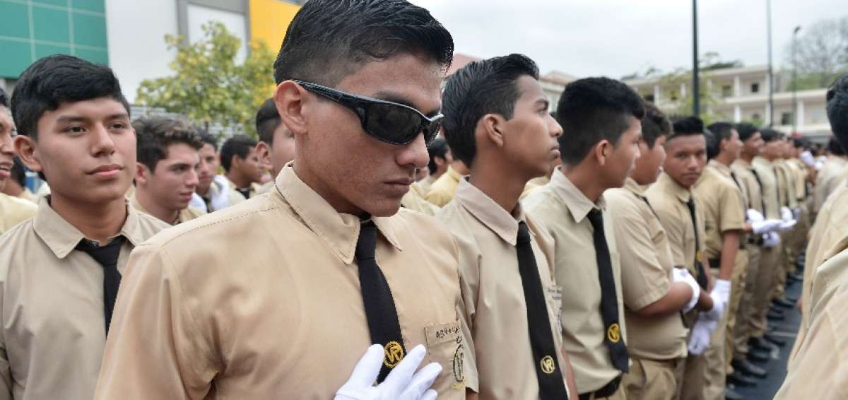 El colegio Vicente Rocafuerte, de Guayaquil, tiene entre sus estudiantes a j&oacute;venes con discapacidad visual.