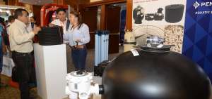 Cientos de personas relacionadas con el sector camaronero participan en la Aquaexpo realizada en la ciudad.