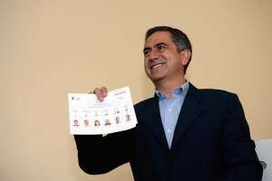 El alcalde y candidato a la reelecci&oacute;n llam&oacute; a los ciudadanos a participar en el proceso electoral con "alegr&iacute;a, paz y esperanza". 
