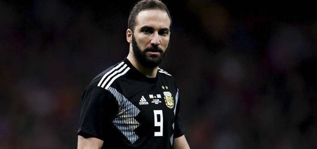 Gonzalo Higua&iacute;n se retira de la selecci&oacute;n argentina a los 31 a&ntilde;os de edad