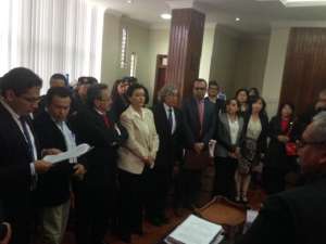 Las autoridades de la Universidad de Loja fueron notiificadas de la intervenci&oacute;n del CES. Foto  tomada del twiitter de Enrique Santos