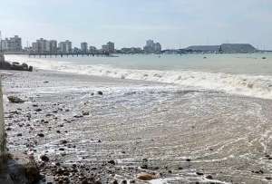 Los aguajes y oleajes continuarán durante este mes en la costa ecuatoriana. 