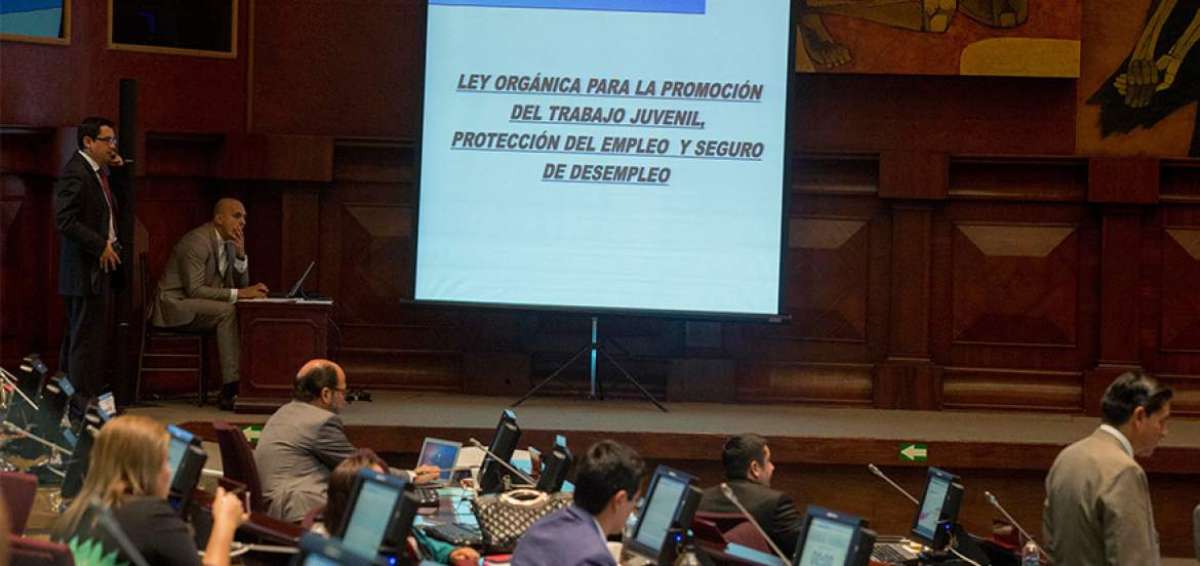 La ley laboral incluir&iacute;a un sistema de licencias parental