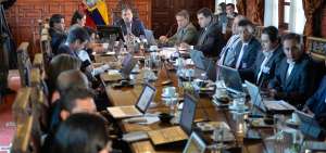 El presidente Rafael Correa se reuni&oacute; ayer en el Palacio de Gobierno con parte de su gabinete para analizar el plan de movilidad de Ecuador, de cara a los pr&oacute;ximos 10 a&ntilde;os.