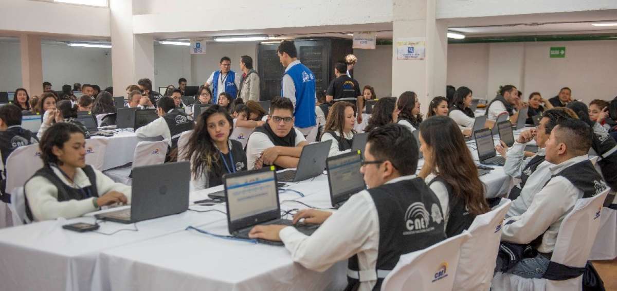 Personal y funcionarios del CNE simularon un proceso electoral para ajustar el sistema de informaci&oacute;n.