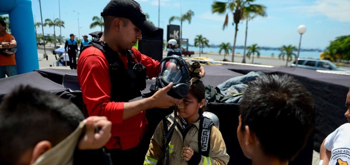 Los bomberos de Quito realizaron una casa abierta el pasado jueves en Manta.