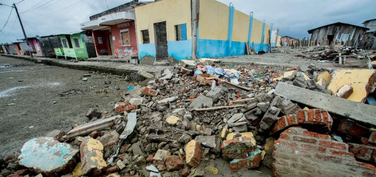 El terremoto del 16 de abril destruy&oacute; 6.698 edificaciones y 2.740 estructuras afectadas. De estas, 166 planteles educativos sufrieron da&ntilde;os medios y graves.