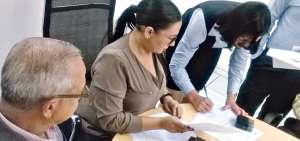La coordinadora regional 8 de la Defensor&iacute;a del Pueblo, Zaida Rovira (centro), anunci&oacute; que convocar&aacute; a representantes de los involucrados.