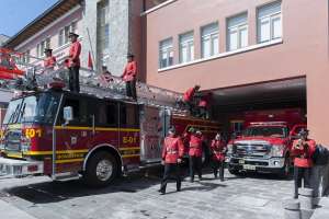 El bombero sufri&oacute; las quemaduras, mientras intentaba sofocar el incendio en Puembo. Foto: Miguel Jim&eacute;nez/ EL TEL&Eacute;GRAFO