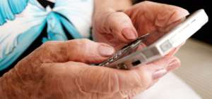 El mercado de celulares apunta a sensores para monitorear a los ancianos