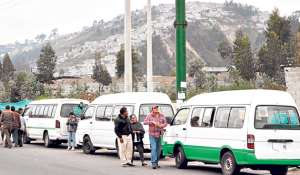 Alrededor de 30 veh&iacute;culos, entre busetas y microbuses, conectan diariamente a los capitalinos entre Carapungo (al norte), Guajal&oacute; y Chillogallo (al sur). Foto: Archivo/ El Tel&eacute;grafo