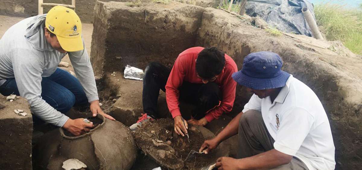 En El Pe&ntilde;&oacute;n &ldquo;La Isla&rdquo; se encontraron 13 urnas funerarias, osamentas de un ni&ntilde;o, el entierro completo de un adulto, entre otros restos.