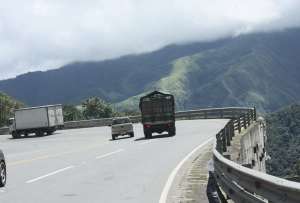 La vía Alóag-Santo Domingo estará cerrada una semana debido a trabajos de mantenimiento en el kilómetro 83. 