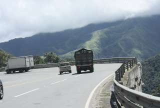 La vía Alóag-Santo Domingo estará cerrada una semana debido a trabajos de mantenimiento en el kilómetro 83. 