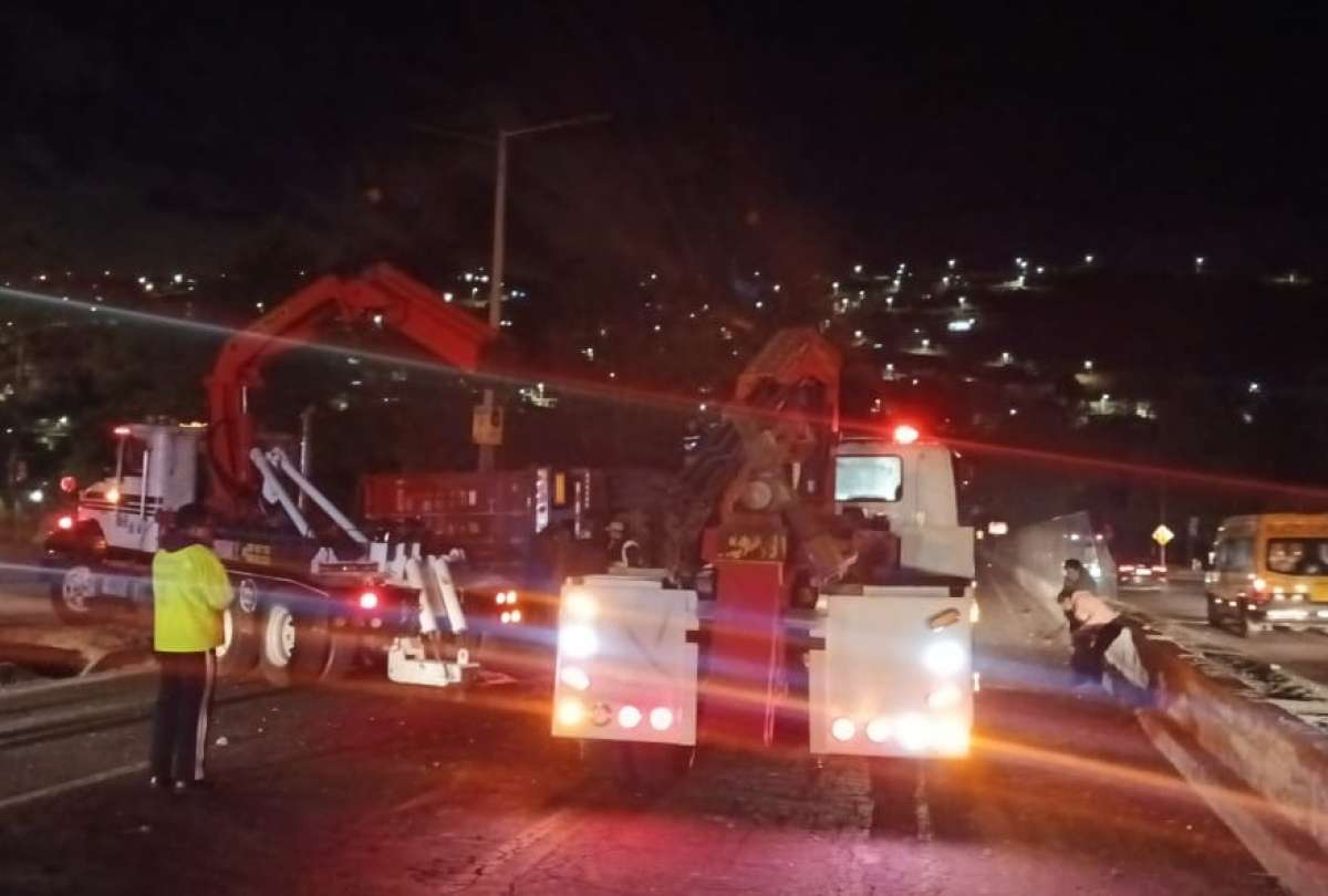 Accidente de tránsito en Quito provoca cierres en la av. Simón Bolívar