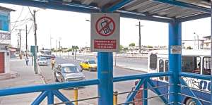 Usuarios de la plataforma en la Isla Trinitaria denuncian que aqu&iacute; son frecuentes los robos de tel&eacute;fonos. Foto: Karly Torres / El Tel&eacute;grafo