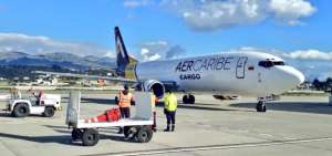 Un avi&oacute;n Boeing 737-400 de Aercaribe arrib&oacute; ayer (martes) al aeropuerto de Latacunga