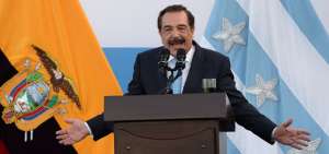 Jaime Nebot dedic&oacute; gran parte de su discurso a "advertir"  a los guayaquile&ntilde;os sobre el futuro de la Alcald&iacute;a. 
