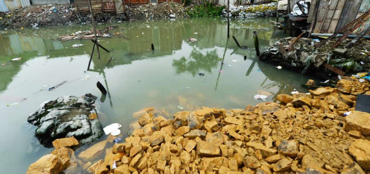 Las descargas de aguas residuales a&uacute;n envenenan el estero Salado