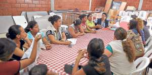 La reuni&oacute;n de los habitantes de la zona con la Polic&iacute;a se realiz&oacute; en la Fundaci&oacute;n Semillas de Amor. Karly Torres / El Tel&eacute;grafo