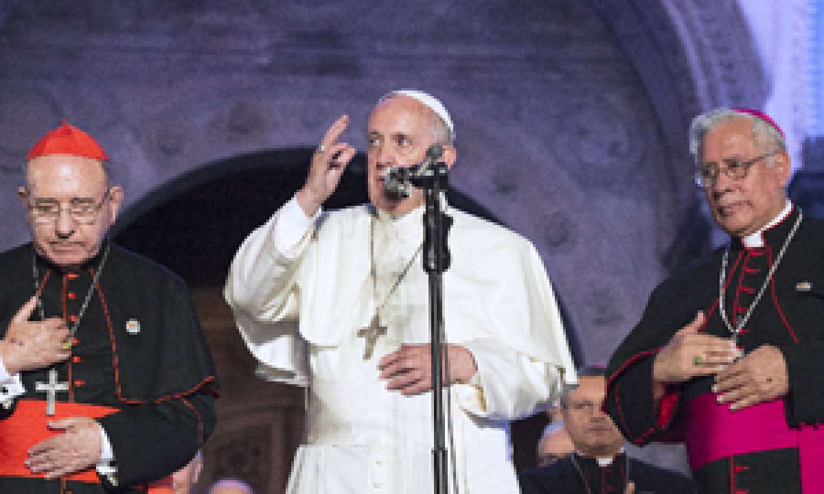 Saludo improvisado del Papa en la Catedral 