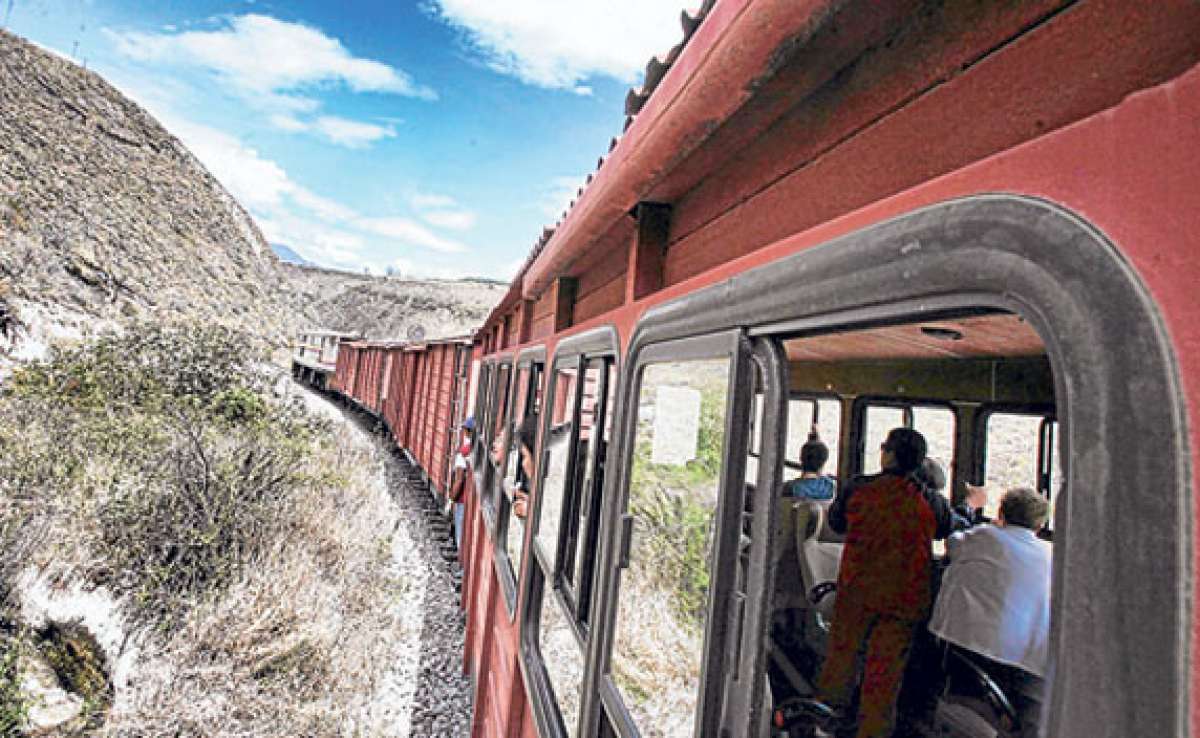 La primera parada del viaje es en la estaci&oacute;n San Roque. Los pasajeros recibir&aacute;n refrigerios elaborados por emprendedores de la zona. Foto: Cortes&iacute;a Tren Ecuador