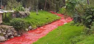 Aclaran motivos de mancha roja en quebrada de Cuenca
