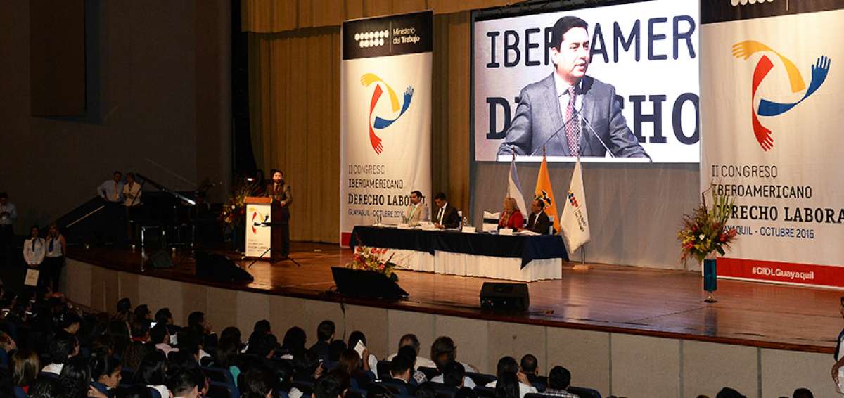 Durante la inauguraci&oacute;n del II Congreso Iberoamericano, el ministro Berrezueta efectu&oacute; una intervenci&oacute;n en el Teatro Centro C&iacute;vico Eloy Alfaro.