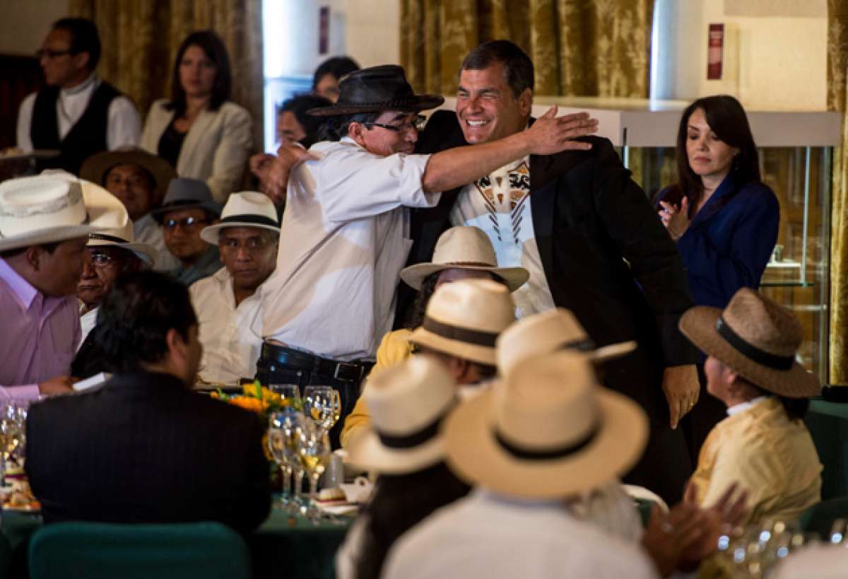 Ayer las organizaciones del pueblo montubio compartieron un almuerzo con el presidente, Rafael Correa. Foto: Marco Salgado / El Tel&eacute;grafo
