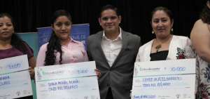 El gerente general de BanEcuador, Carlos Luis Tamayo, particip&oacute; del evento de entrega de cheques para los emprendedores del cant&oacute;n.