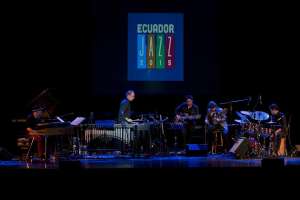  El grupo Pies en la Tierra en la presentaci&oacute;n de anoche. Foto: Cortes&iacute;a Fundaci&oacute;n Teatro Nacional Sucre