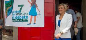 Cynthia Viteri tuvo una reuni&oacute;n en Quito con el grupo Yasunidos.