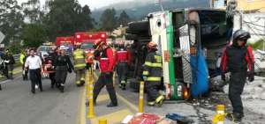 Personal del Cuerpo de Bomberos y otros organismos de rescate acudieron a la emergencia.