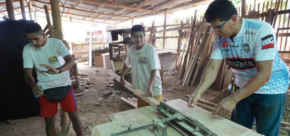 Sercop socializa cat&aacute;logos inclusivos en Chone
