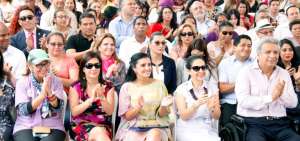 El presidente Moreno (d) estuvo acompa&ntilde;ado en el acto por su esposa, Roc&iacute;o Gonz&aacute;lez de Moreno.