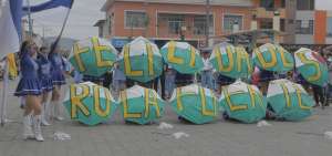 Estudiantes, asociaciones de artesanos, de choferes y comunales, as&iacute; como entidades p&uacute;blicas, desfilaron ayer en el cant&oacute;n Rocafuerte. 