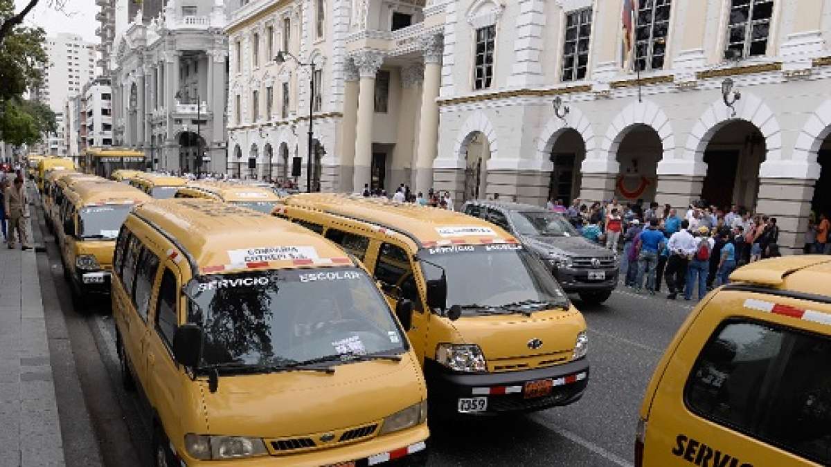 Nebot anuncia que exonerar&aacute; multa a due&ntilde;os de expresos